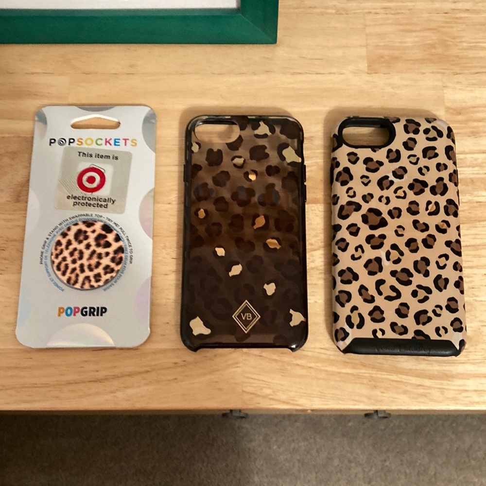2 Vera Bradley iPhone 7/8/SE2020 Cases & Pop Socket